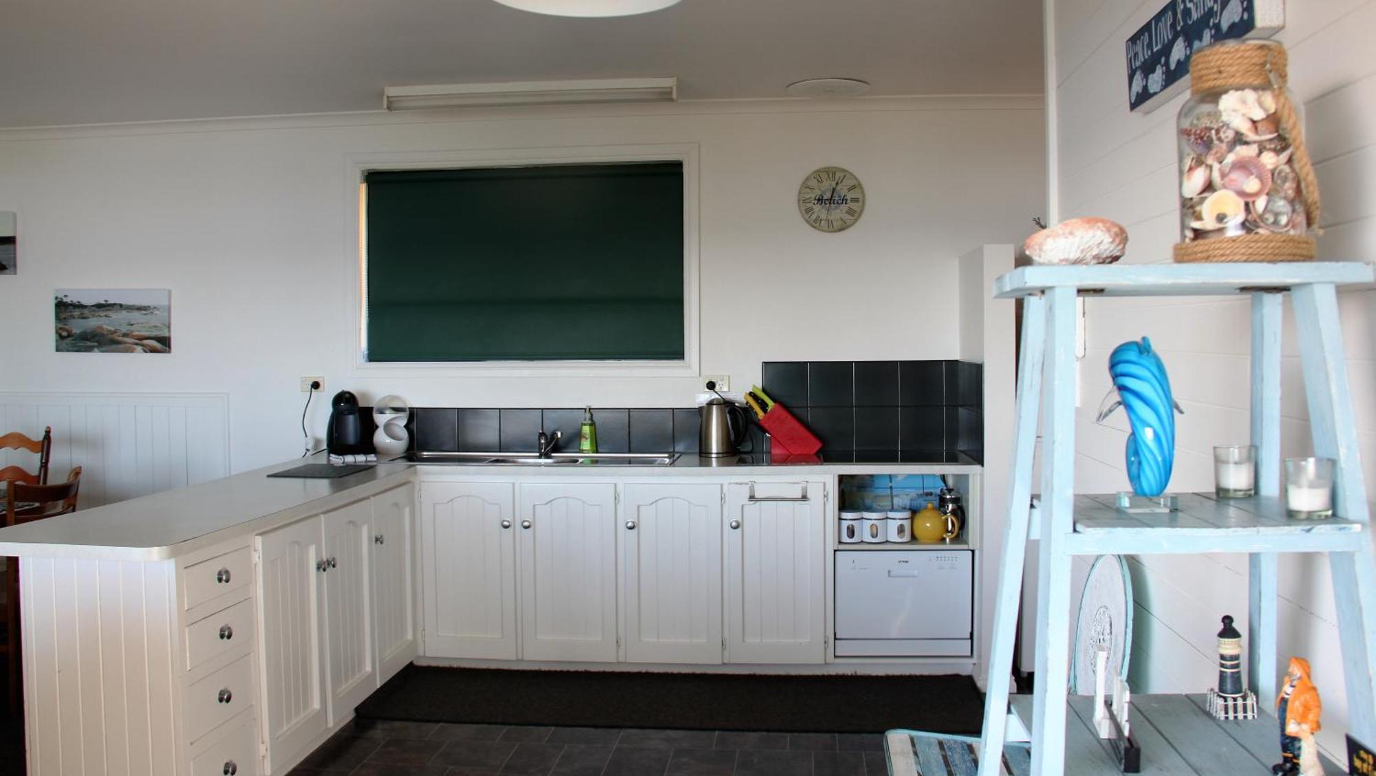Kingfisher Cottage Beachfront At The Binalong Bay Екстериор снимка