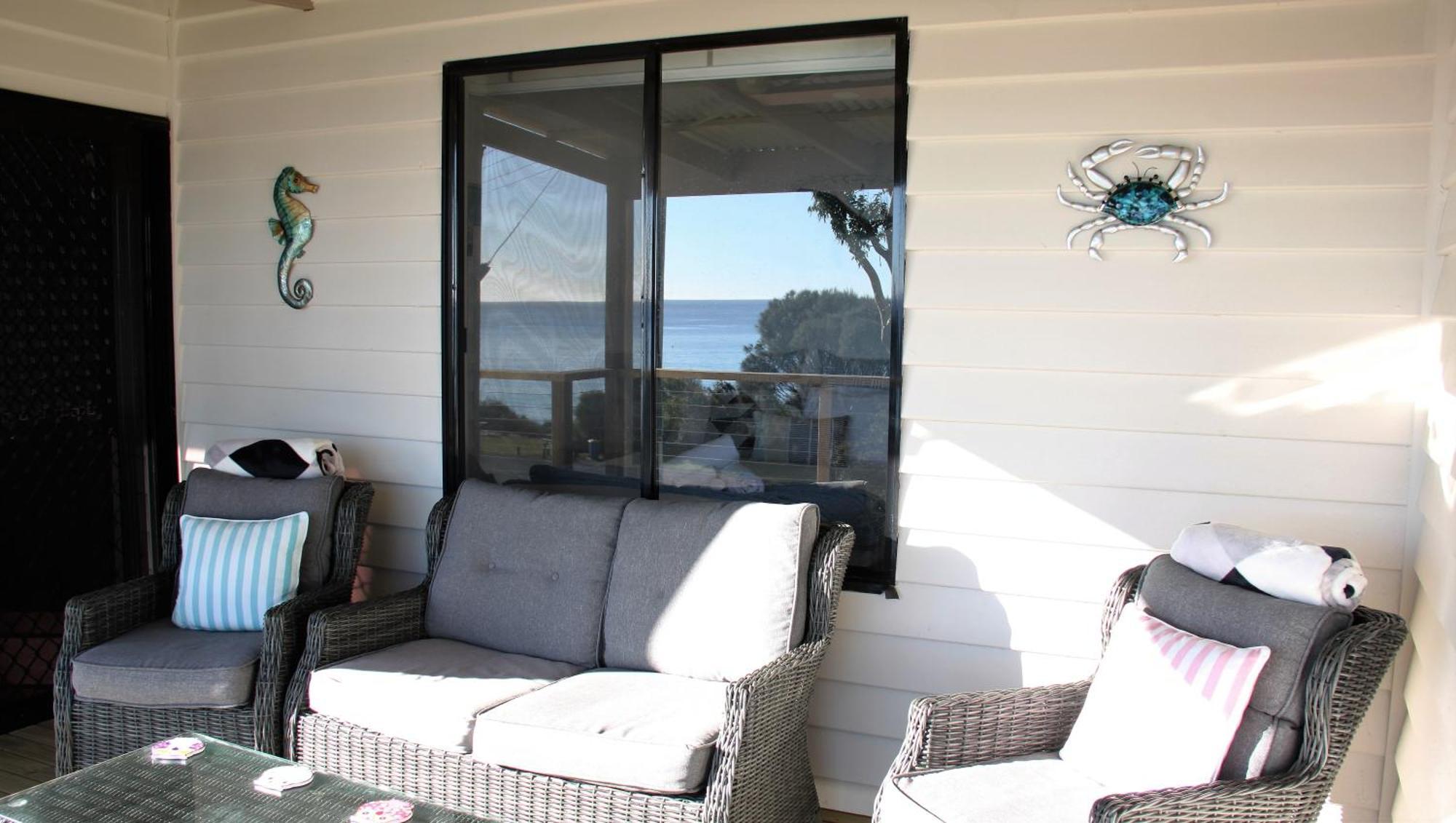 Kingfisher Cottage Beachfront At The Binalong Bay Екстериор снимка