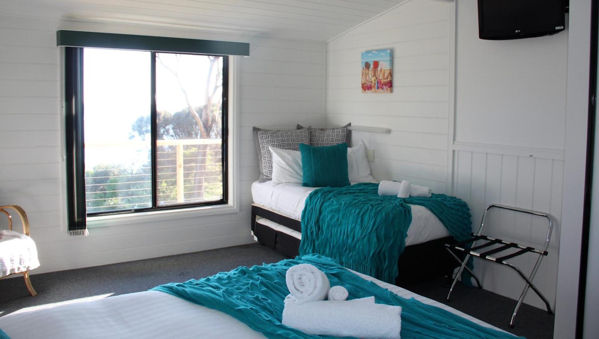 Kingfisher Cottage Beachfront At The Binalong Bay Екстериор снимка