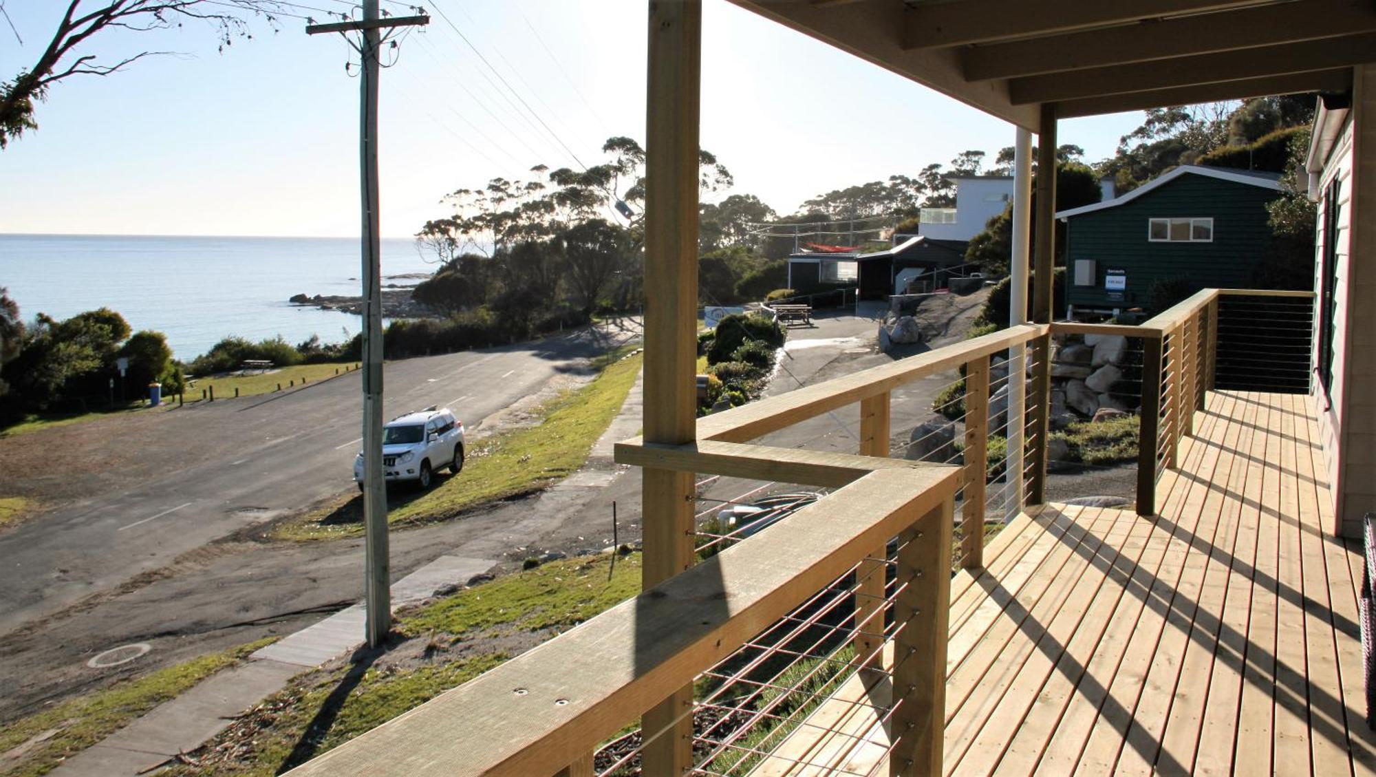 Kingfisher Cottage Beachfront At The Binalong Bay Екстериор снимка