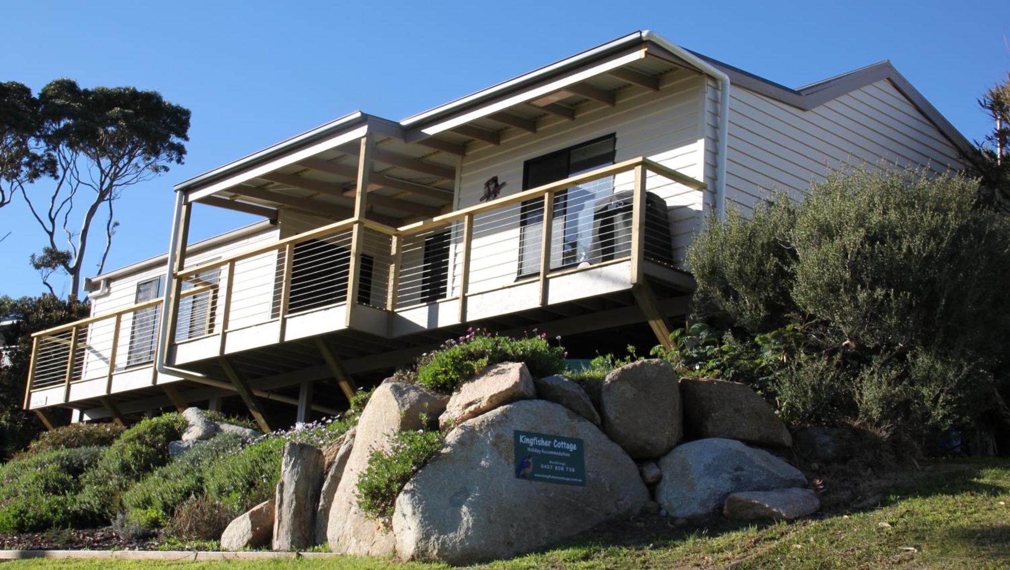 Kingfisher Cottage Beachfront At The Binalong Bay Екстериор снимка