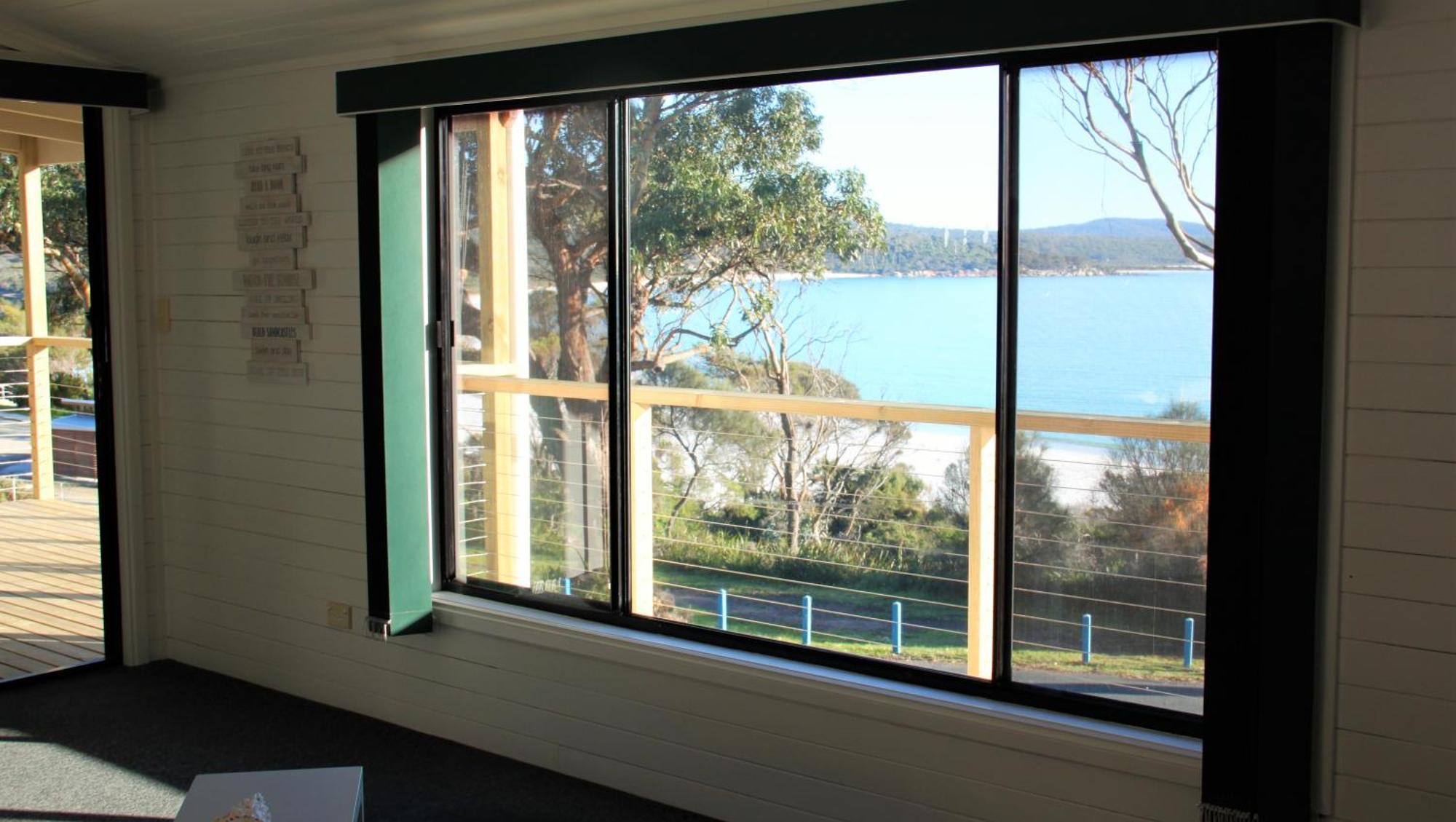 Kingfisher Cottage Beachfront At The Binalong Bay Екстериор снимка