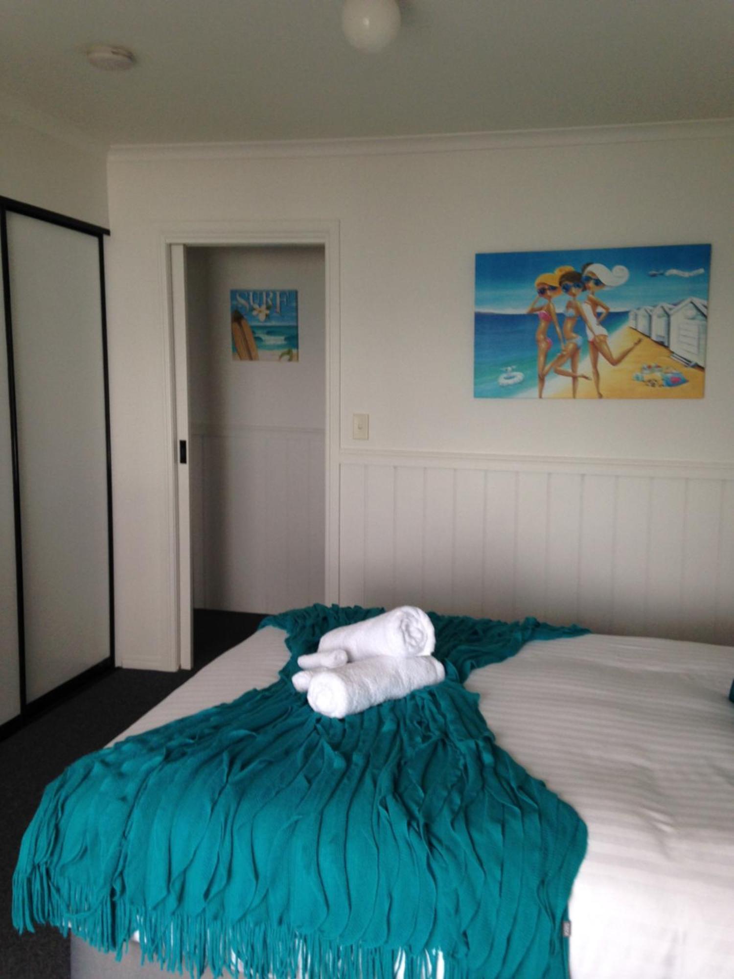 Kingfisher Cottage Beachfront At The Binalong Bay Екстериор снимка